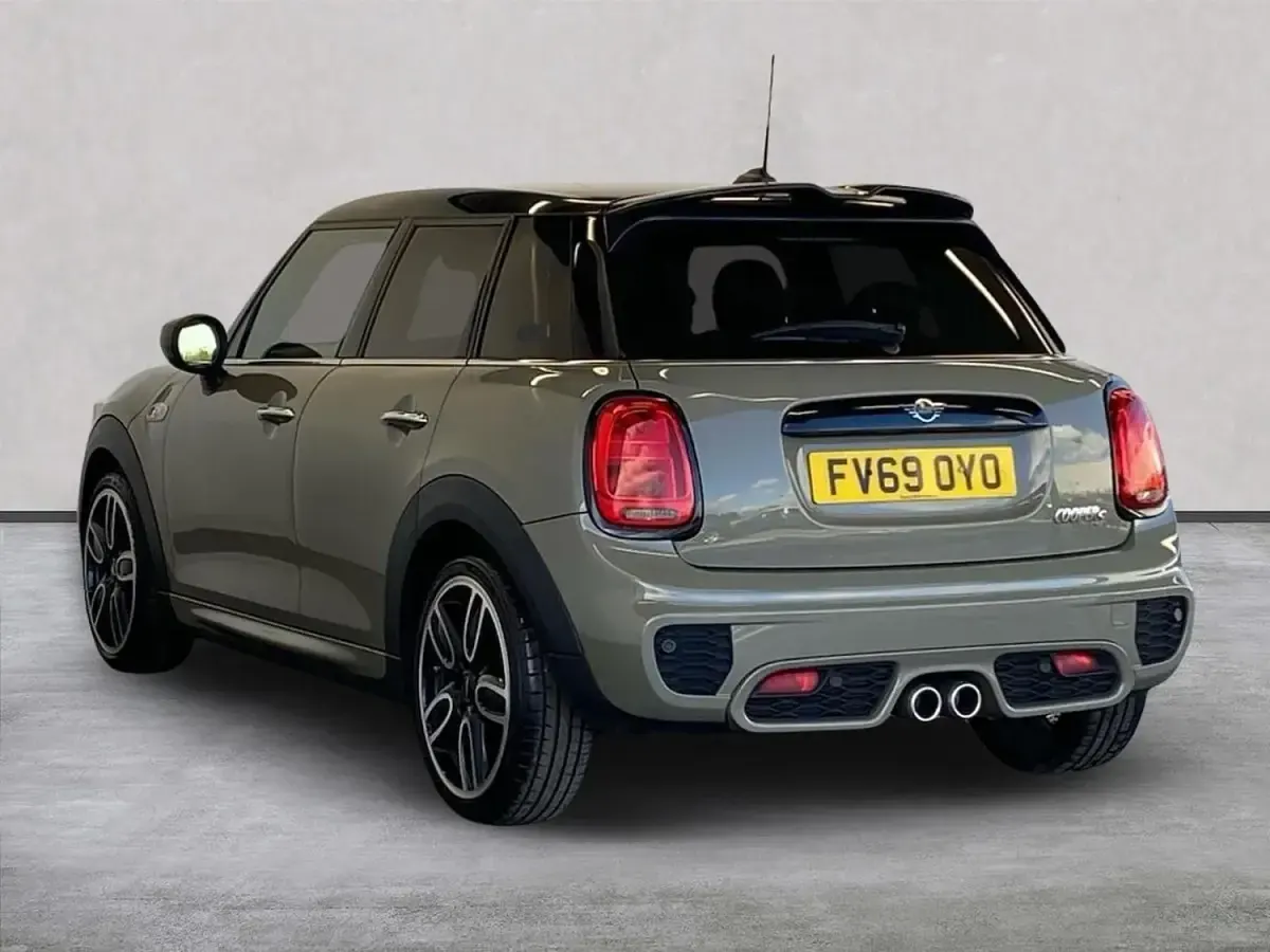 Usado Mini Cooper Hatch 2020 Verde Utilitario