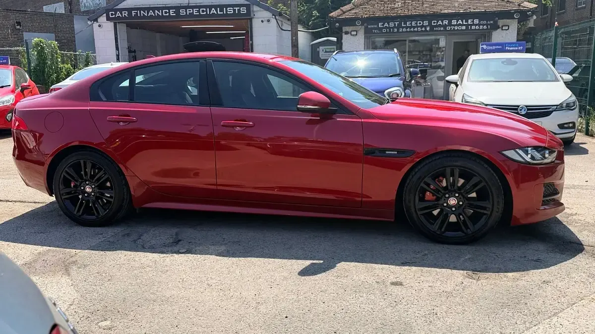 Used Jaguar XE R-Sport 200 HP (147 kW) 2015 Red Sedan