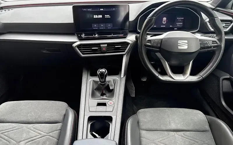Used Seat Leon FR Sport 131 HP (96 kW) 2022 White Hatchback