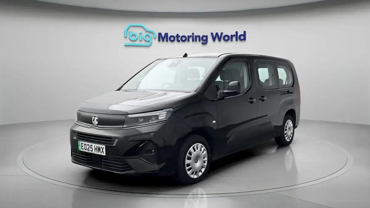 Used Vauxhall Combo Design Edition 100 kW (136 HP) 2025 Black MPV