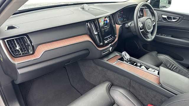 Used Volvo XC60 Plus 247 HP (181 kW) 2024 Blue SUV