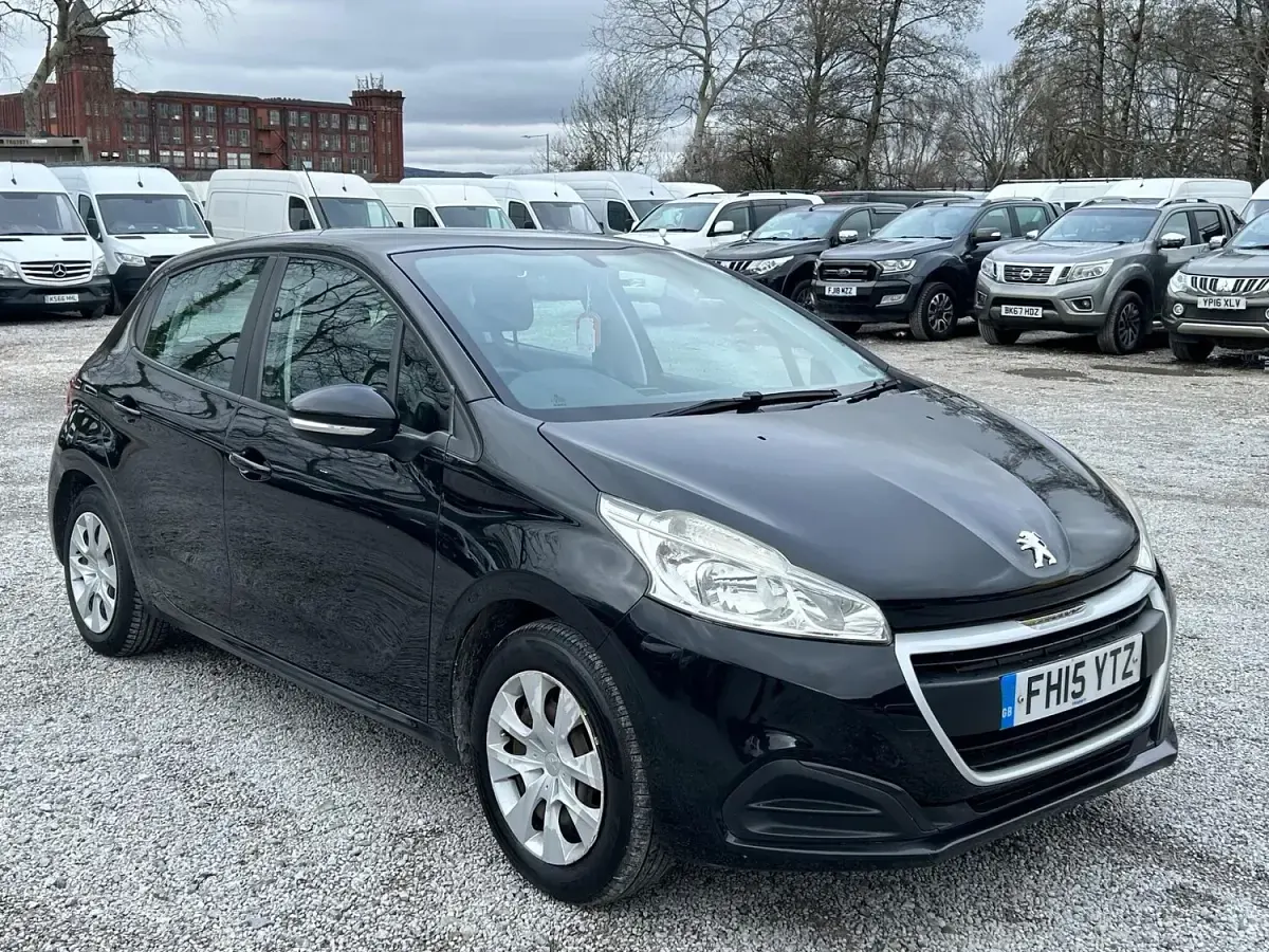 Used Peugeot 208 Access 68 HP (50 kW) 2015 Black Hatchback