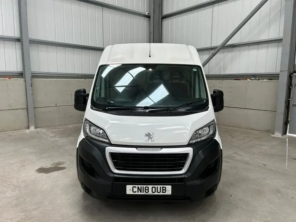 Used Peugeot Boxer 130 HP (95 kW) 2018 White Van