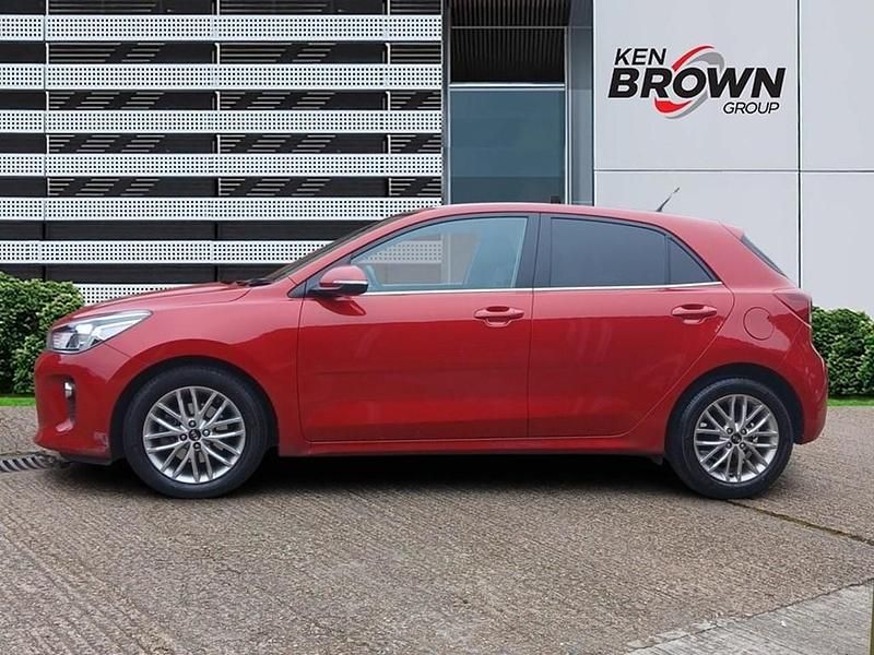 Used Kia Rio 2017 Red Hatchback