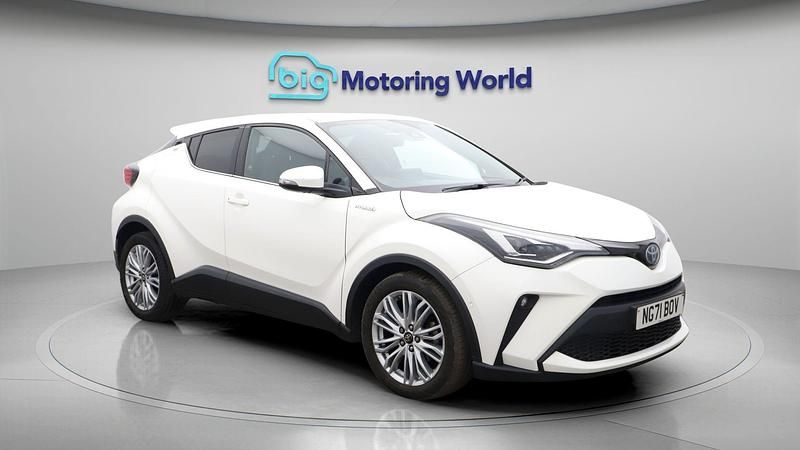 Used Toyota C-HR 122 HP (89 kW) 2021 White SUV