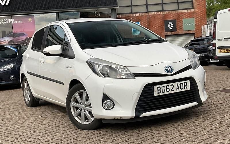 Used Toyota Yaris Hybrid T4 101 HP (74 kW) 2013 Hatchback