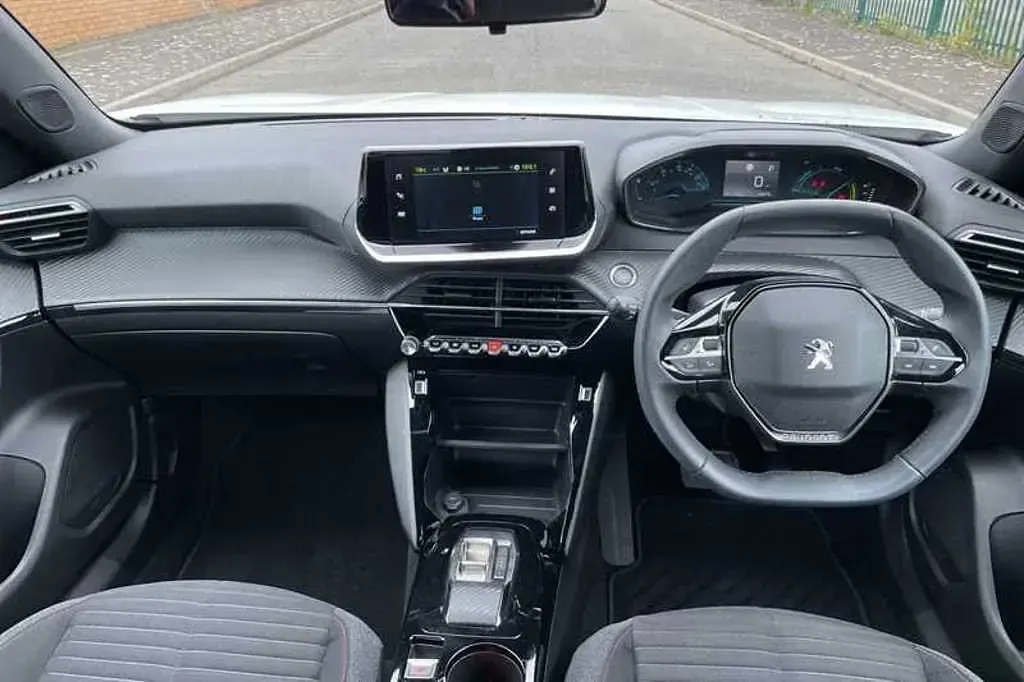 Used Peugeot e-2008 Active+ 100 kW (136 HP) 2023 SUV