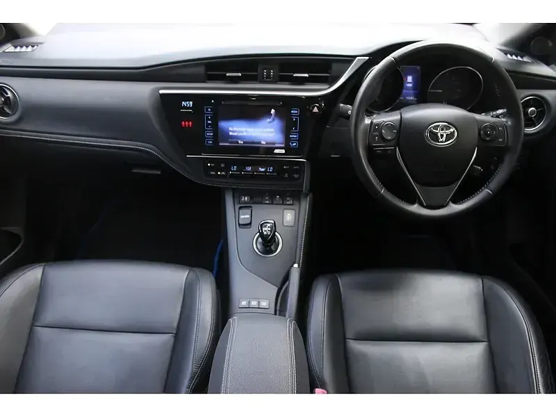 Used Toyota Auris Hybrid 2016 White Estate
