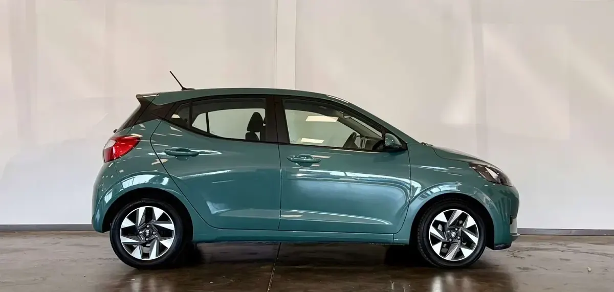 Used Hyundai i10 Advanced 2024 Green Hatchback