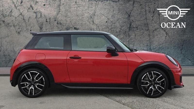 Used Mini Cooper Hatch 113 kW (154 HP) 2025 Red Hatchback