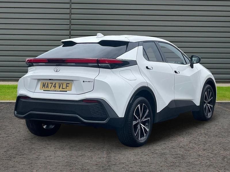 Used Toyota C-HR Design 223 HP (164 kW) 2024 White SUV