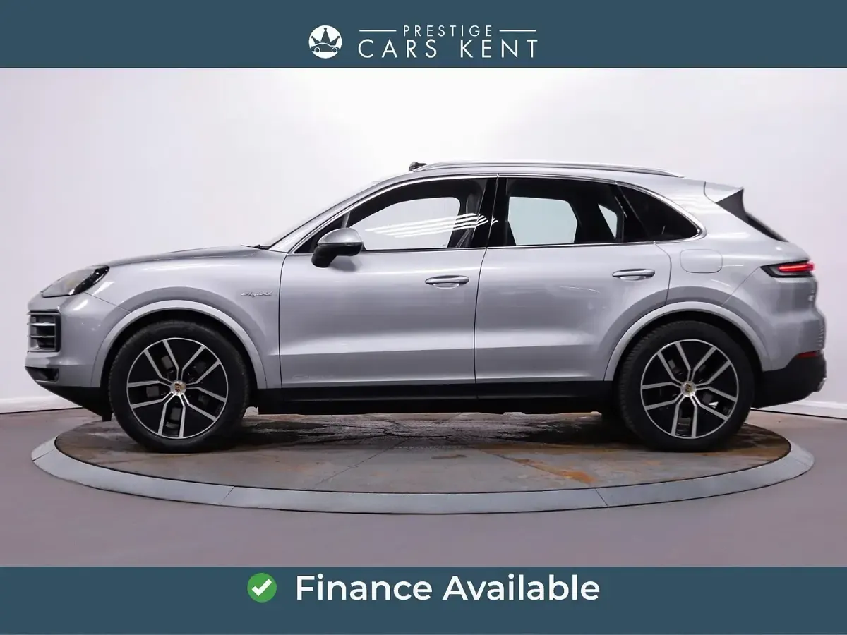 Used Porsche Cayenne 470 HP (345 kW) 2024 Silver SUV