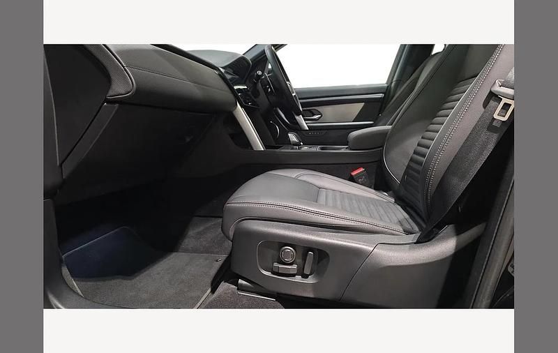 Used Land Rover Discovery Sport SE Dynamic 204 HP (150 kW) 2025 Santorini black SUV