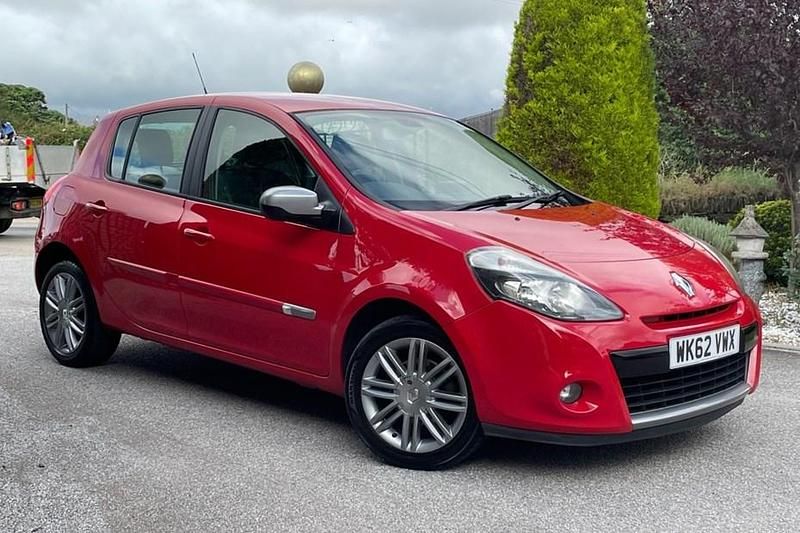 Red Used 2012 Renault Clio IV Dynamique Hatchback | £2,995 (Fair price) - Image 1/1
