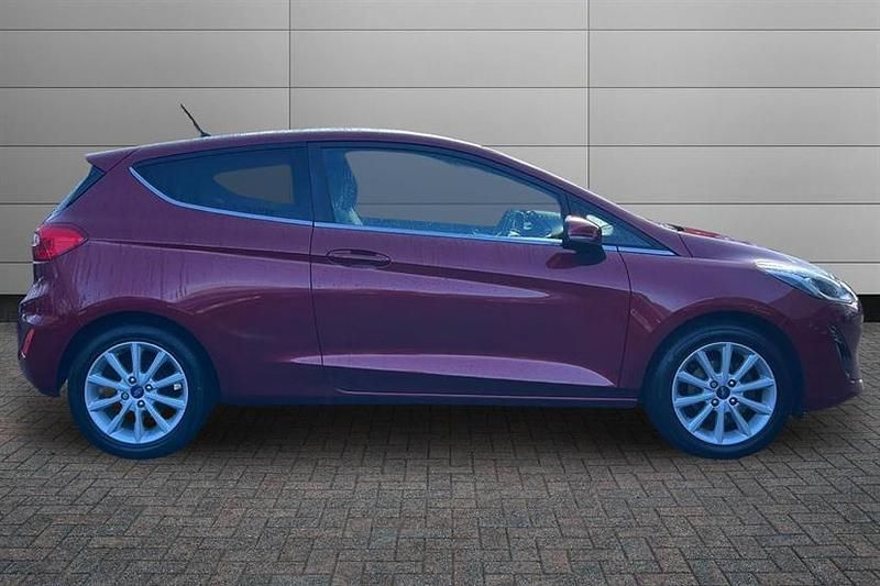 Usado Ford Fiesta Titanium 100 HP (73 kW) 2018 Vermelho Citadino