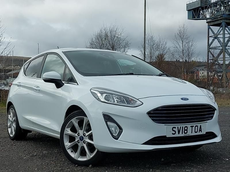 Used Ford Fiesta Titanium 125 HP (91 kW) 2018 White Hatchback