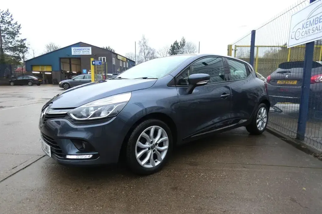 Used Renault Clio IV Dynamique 90 HP (66 kW) 2018 Grey Hatchback
