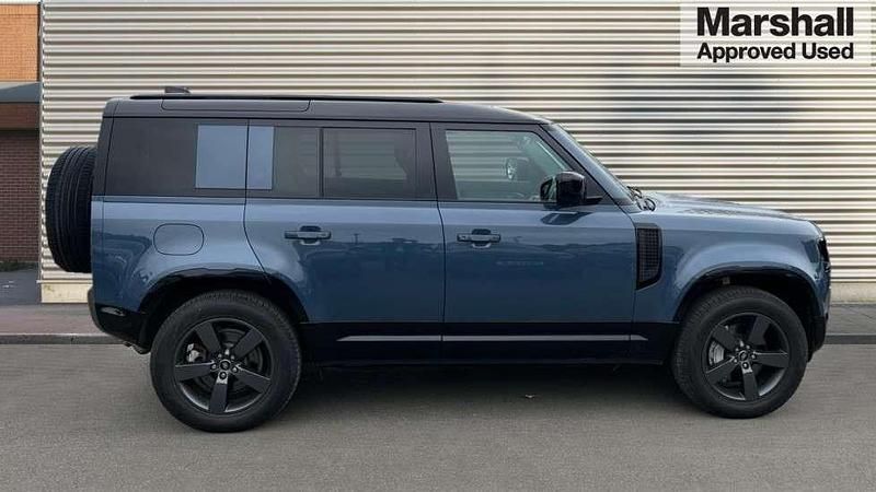 Used Land Rover Defender HSE Dynamic 300 HP (220 kW) 2024 Metallic  tasman blue SUV