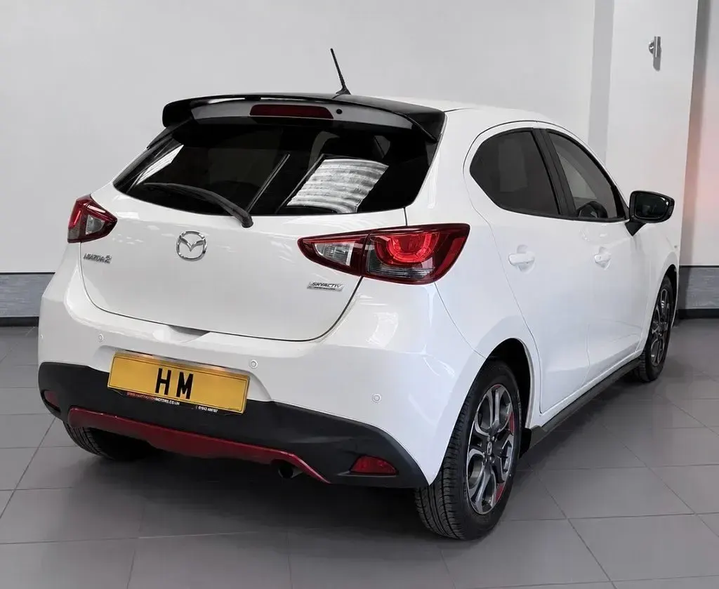 Used Mazda 2 Inclusive 90 HP (66 kW) 2016 White Hatchback
