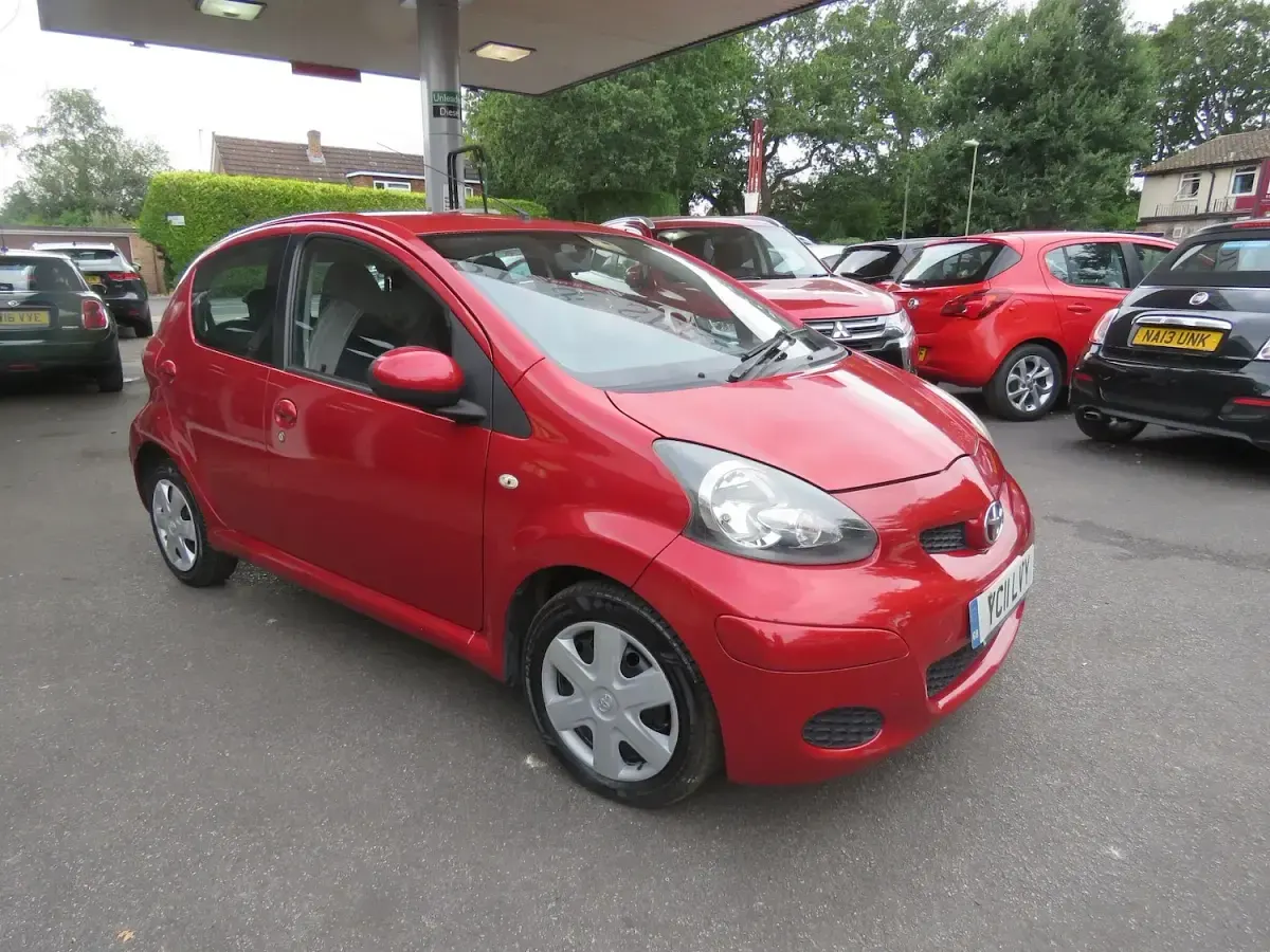 Used Toyota Aygo 68 HP (50 kW) 2011 Red Hatchback
