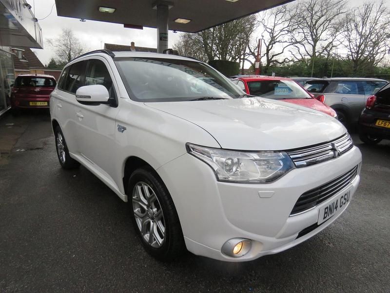 Used Mitsubishi Outlander P-HEV 2014 White Estate