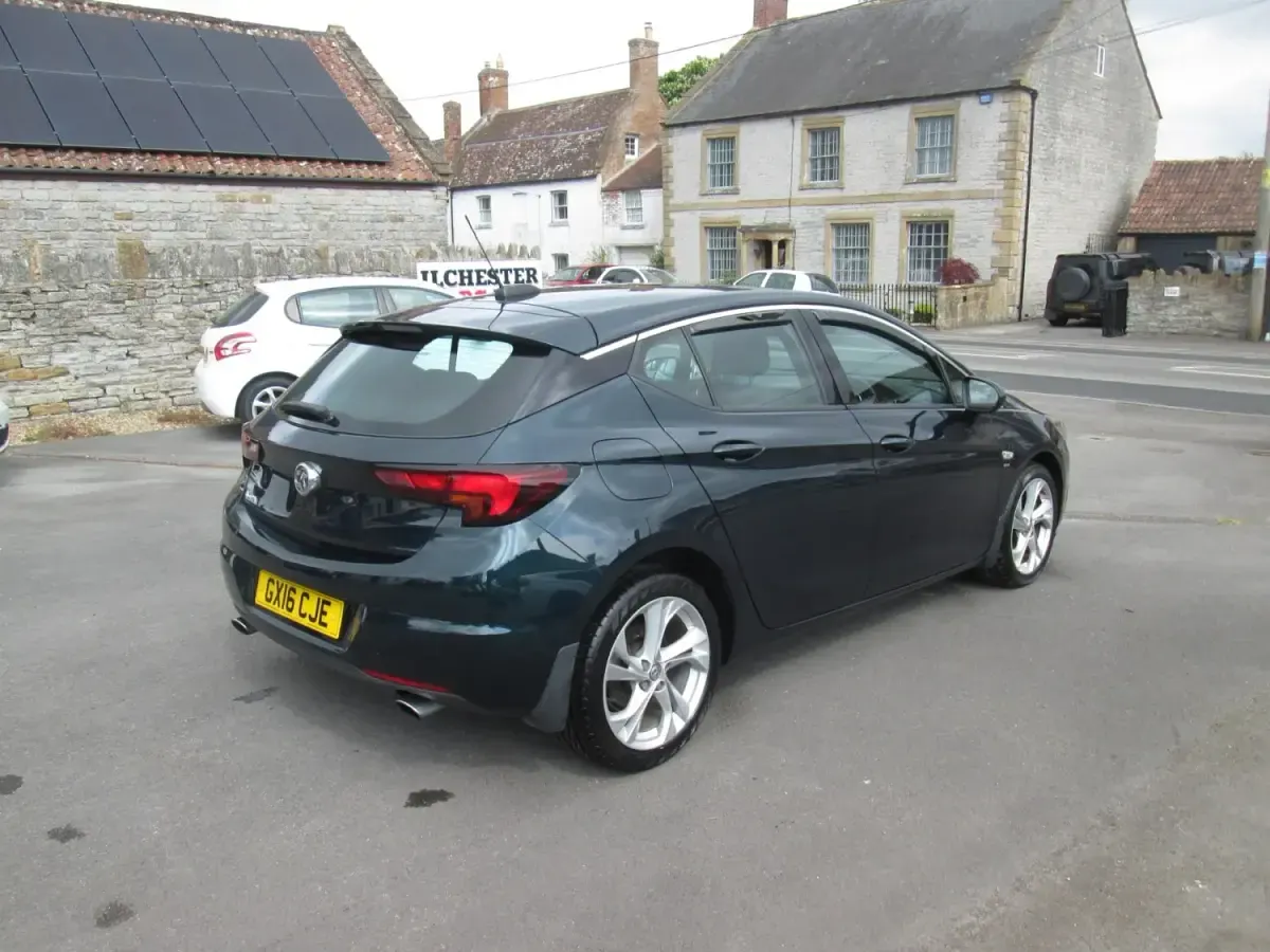 Second-hand Vauxhall Astra SRi 200 CP (147 kW) 2016 Verde Hatchback