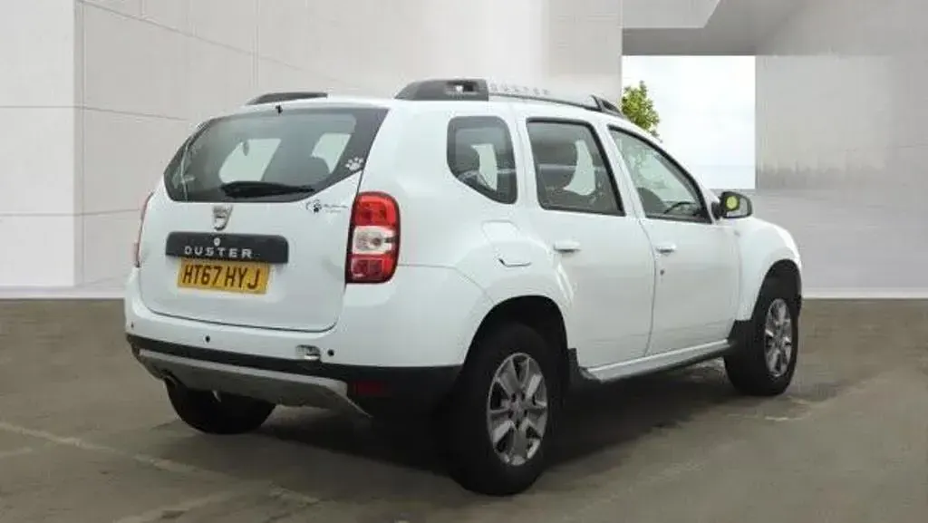 Used Dacia Duster 110 HP (80 kW) 2018 White SUV