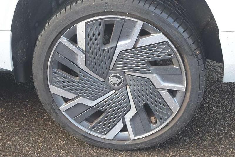 Used Skoda Karoq SportLine 150 HP (110 kW) 2024 Moon white metallic SUV