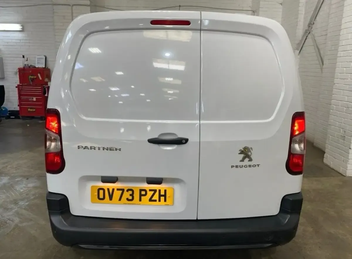 Used Peugeot Partner Premium 131 HP (96 kW) 2023 White MPV