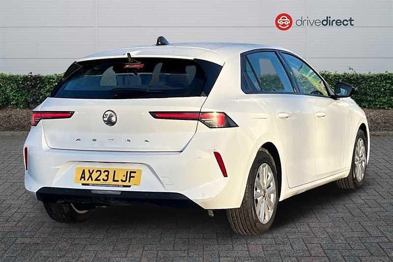 Used Vauxhall Astra Design Edition 110 HP (80 kW) 2023 White Hatchback