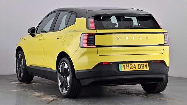 Usado Volvo EX30 Plus 200 kW (272 HP) 2024 Amarelo SUV