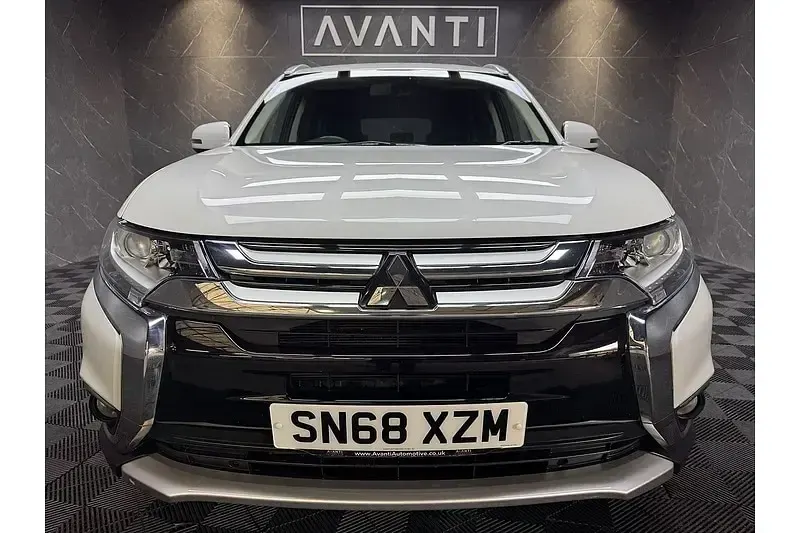 Used Mitsubishi Outlander 150 HP (110 kW) 2018 White SUV