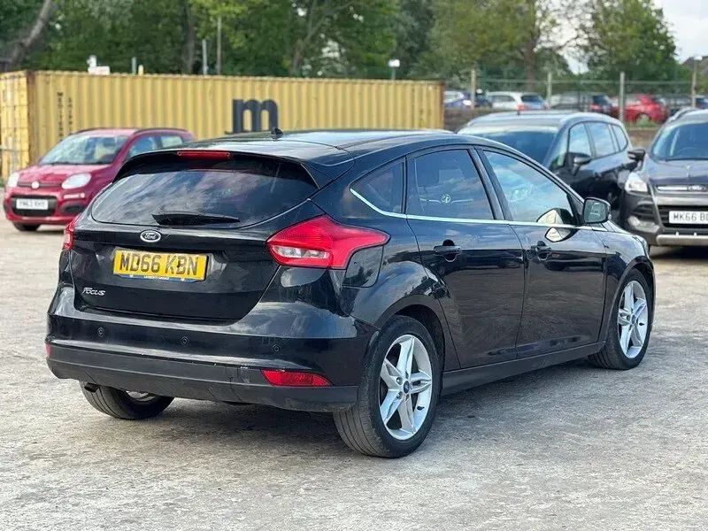 Used Ford Focus Zetec 120 HP (88 kW) 2016 Black Hatchback
