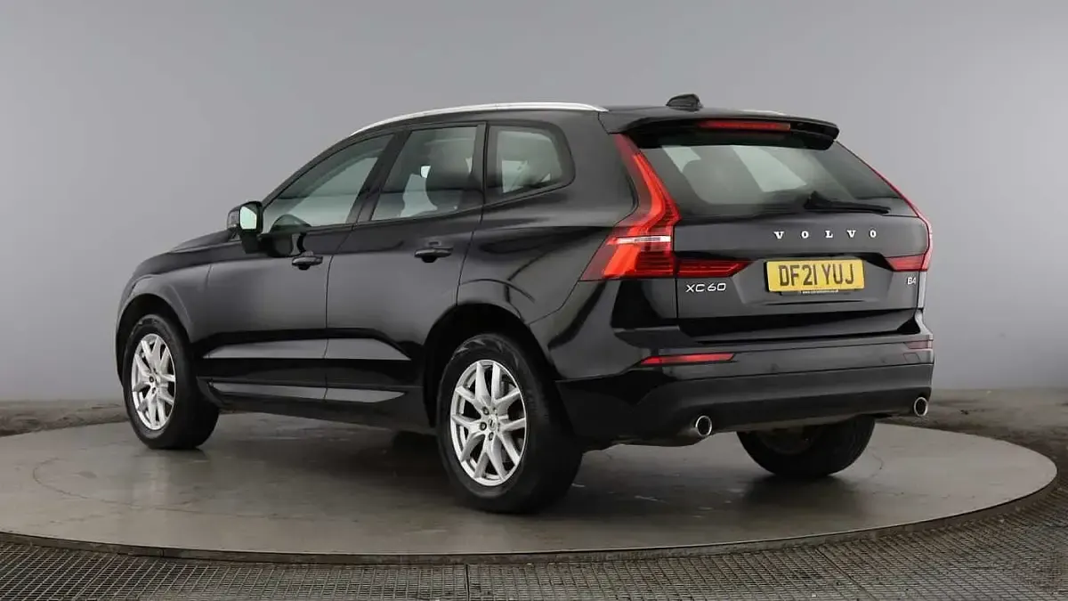 Used Volvo XC60 Momentum 194 HP (142 kW) 2021 Black SUV
