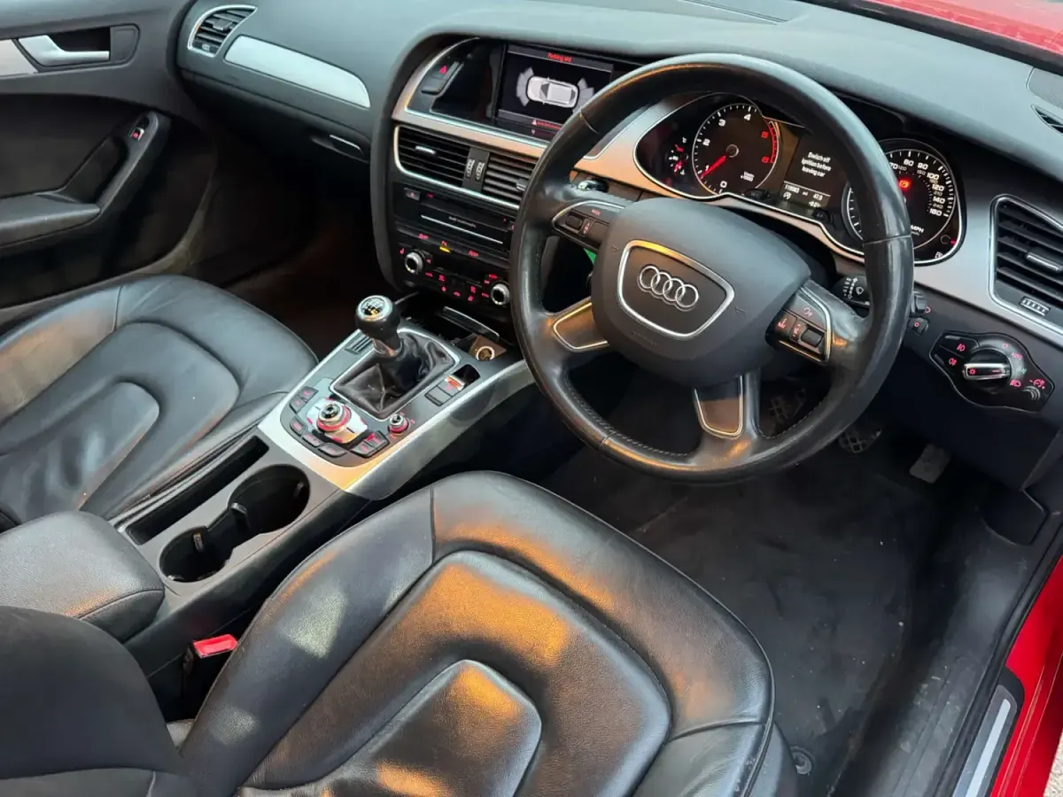 Begagnad Audi A4 Business 2013 Röd Kombi
