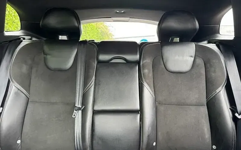 Gebraucht Volvo V40 R-Design 120 PS (88 kW) 2015 Silber Kleinwagen