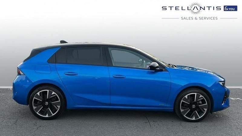 Blue Used 2023 Vauxhall Astra Ultimate Hatchback | £16,144 (Good price) - Image 1/4