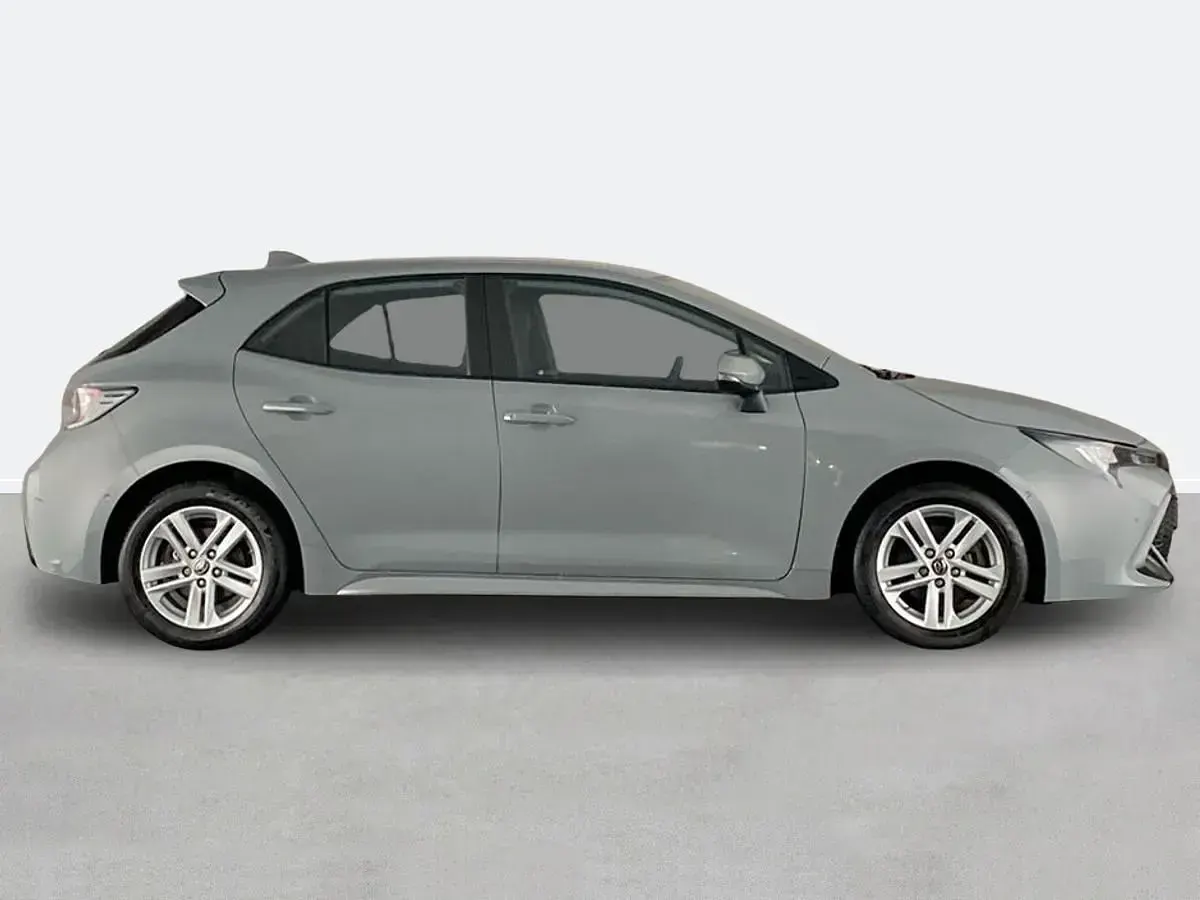 Usado Toyota Corolla 2023 Gris Utilitario