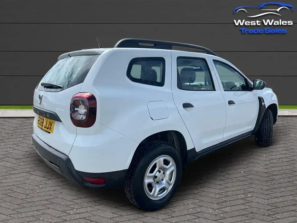 Used Dacia Duster Essentiel 114 HP (83 kW) 2019 White SUV
