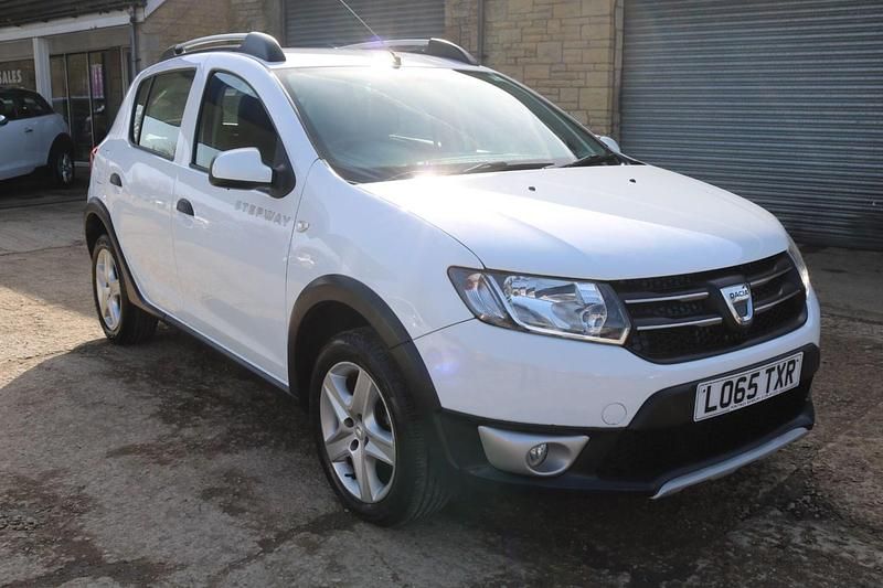 Used Dacia Sandero Lauréate 2015 White Hatchback