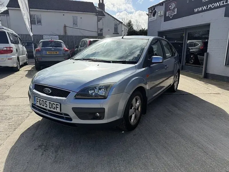 Used Ford Focus Zetec 110 HP (80 kW) 2005 Blue Hatchback