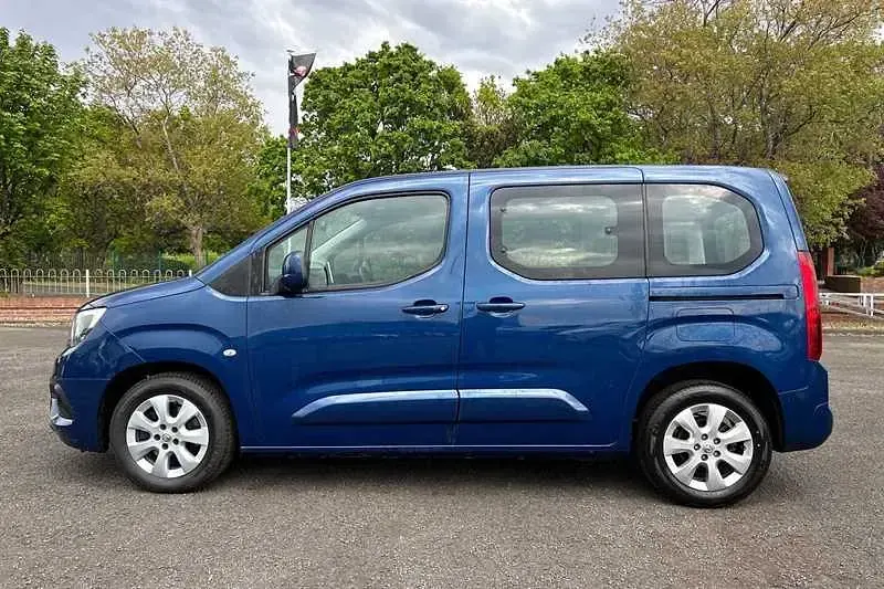 Used Vauxhall Combo S 130 HP (95 kW) 2020 Blue MPV