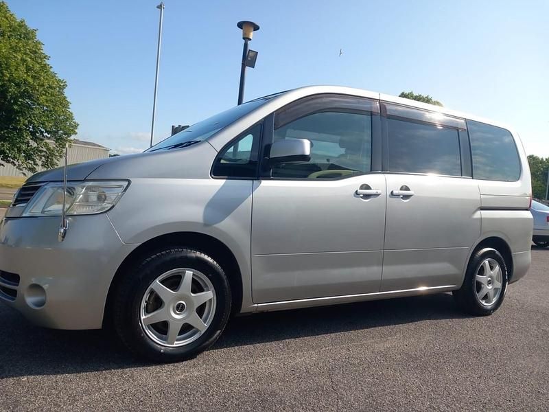 Used Nissan Serena 2006 White MPV