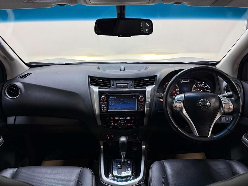 Used Nissan Navara Tekna 190 HP (139 kW) 2017 Silver Pickup