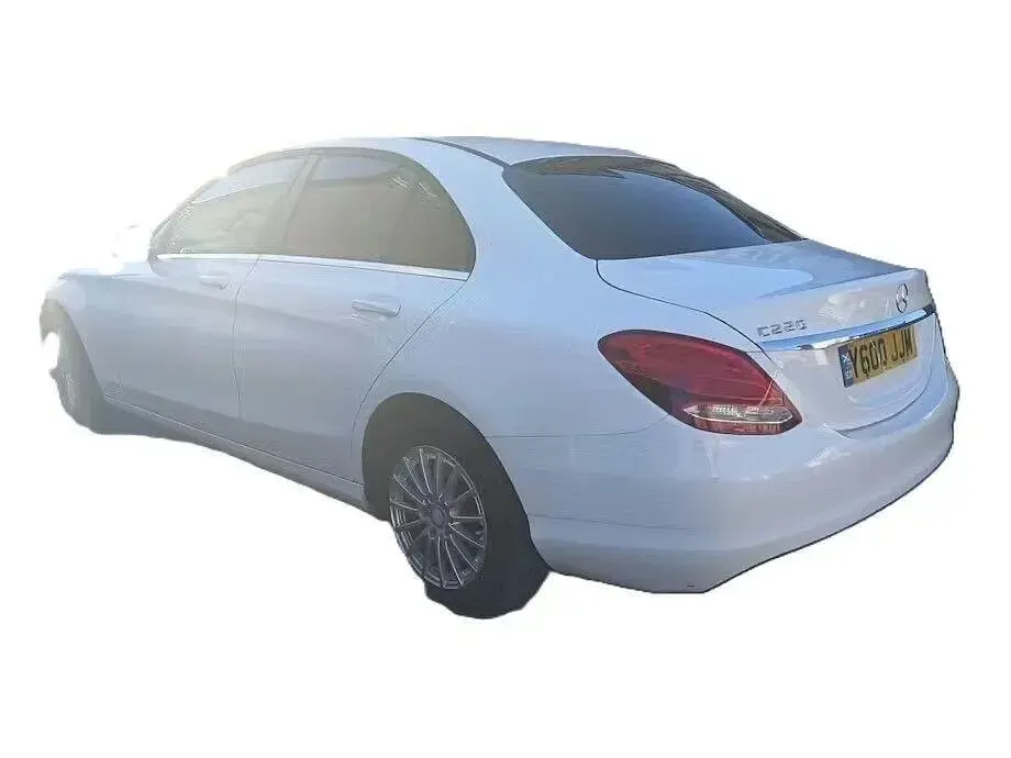 Usado Mercedes C220 SE 170 HP (125 kW) 2015 Branco Sedan