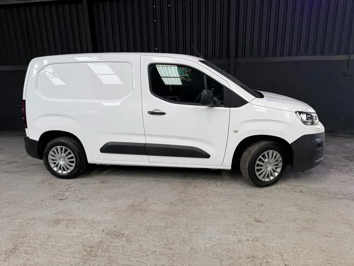 Used Citroën Berlingo 75 HP (55 kW) 2019 White MPV