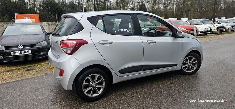 Used Hyundai i10 Premium 87 HP (63 kW) 2015 Silver Hatchback