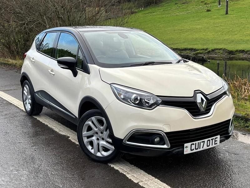 White Used 2017 Renault Captur Dynamique SUV | £3,695 (Super price) - Image 1/4