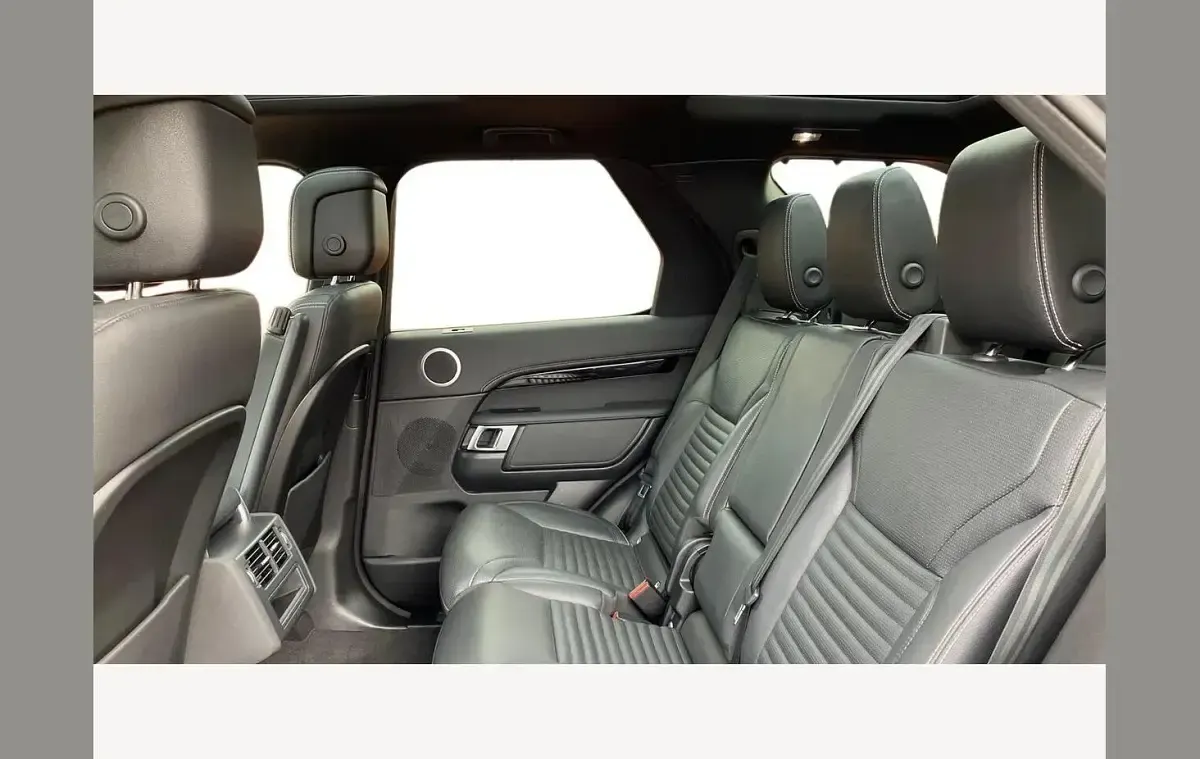 Usado Land Rover Discovery 5 SE Dynamic 300 CV (220 kW) 2022 Gris SUV