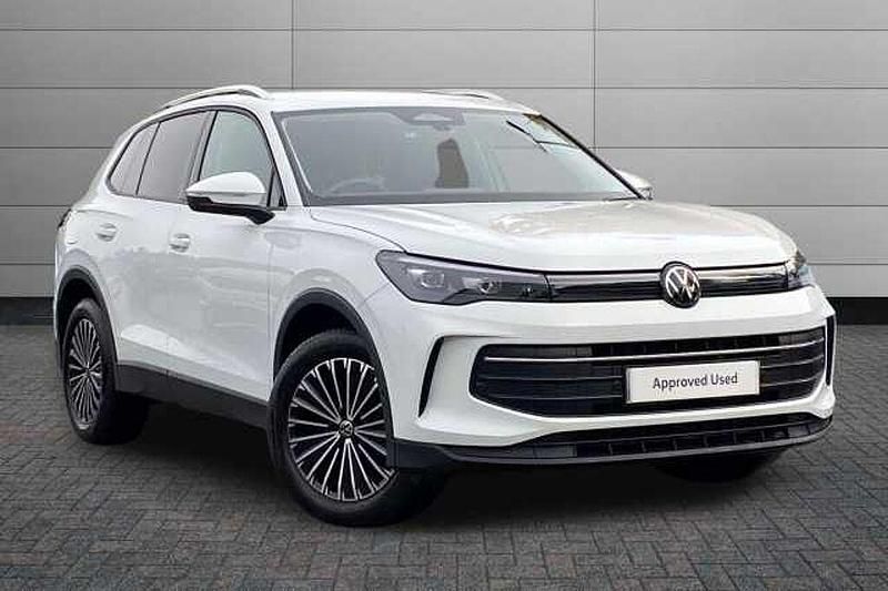 White Used 2024 VW Tiguan Match SUV | £31,095 (Expensive) - Image 1/4